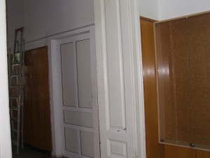 Заключена врата и нелрежно подпряна стълба посрещнаха съветниците и върнаха посетителите