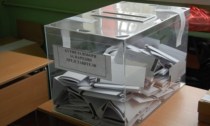 Над 10 000 души гласуваха днес