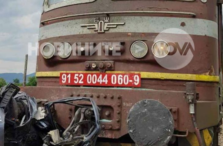 Страшна катастрофа между Казичене и Равно поле! Кола спря на релсите, влак я сплеска заедно с жената в нея