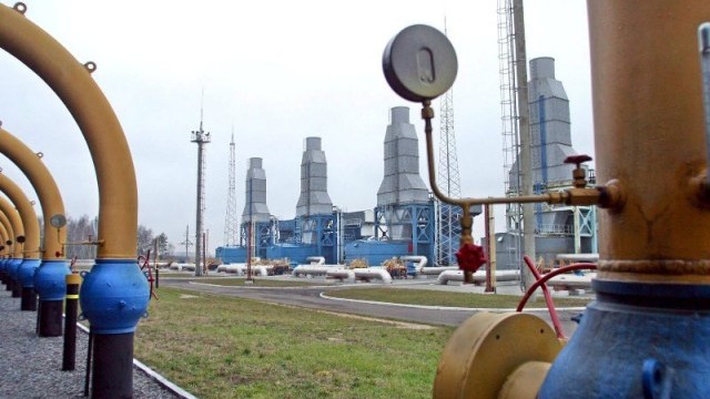 Спешна среща в енергетиката заради планирания скок на таксата за пренос на газ