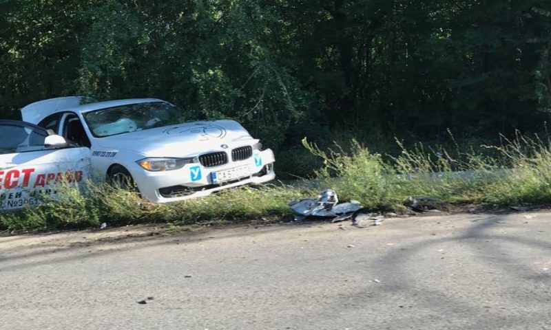 Учебен автомобил и  BMW катастрофираха