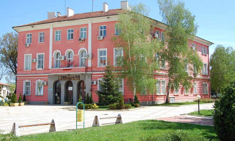 “Бермудски триъгълник” в Общинската администрация