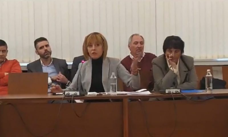 По настояване на Мая Манолова НС прие връщането на пари за парно и газ